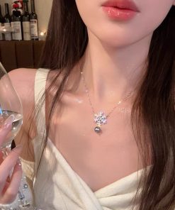 2025 Christmas Snowflake Pearl Necklace - High-End Winter Sweater Chain for Women, Exquisite Clavicle Accessory