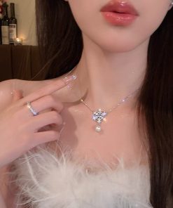2025 Christmas Snowflake Pearl Necklace - High-End Winter Sweater Chain for Women, Exquisite Clavicle Accessory