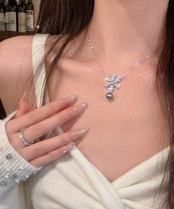 2025 Christmas Snowflake Pearl Necklace - High-End Winter Sweater Chain for Women, Exquisite Clavicle Accessory