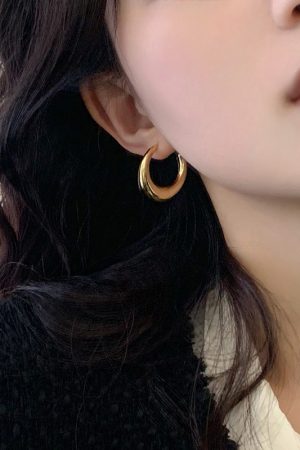 2025 Crescent Moon Hoop Earrings - Unique Light Luxury Studs for Women, High-End Niche Design, Trendy Fashion Statement