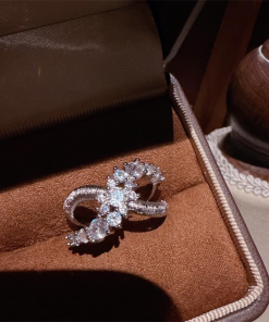 2025 European American Retro High-End Silver Brushed Sparkling Diamond Cross Ring for Women - Versatile Fashion Accessory