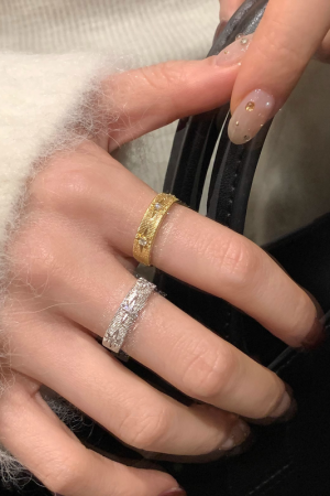 2025 French Minimalist Versatile Brushed Hollow Leaf Four Grass Ring for Women - High-End Index Finger Jewelry