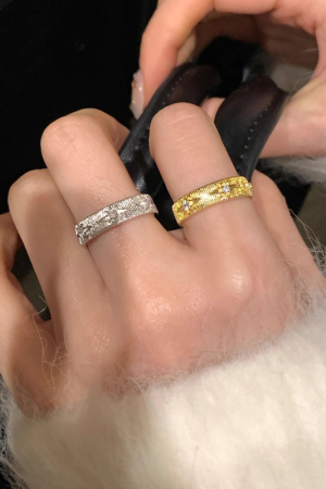 2025 French Minimalist Versatile Brushed Hollow Leaf Four Grass Ring for Women - High-End Index Finger Jewelry