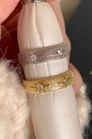 2025 French Minimalist Versatile Brushed Hollow Leaf Four Grass Ring for Women - High-End Index Finger Jewelry