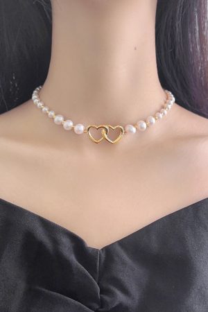 2025 French Style High-End Hollow Heart Pearl Choker Necklace - Short, Niche Design for Elegant Fashion