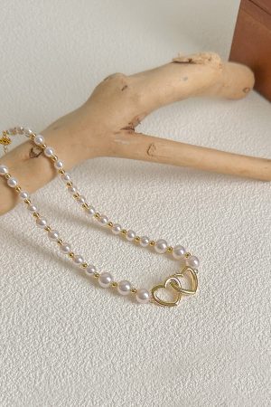 2025 French Style High-End Hollow Heart Pearl Choker Necklace - Short, Niche Design for Elegant Fashion