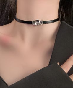 2025 High-End Collarbone Chain Choker Necklace for Women - Light Luxury Niche Sweet Cool Design