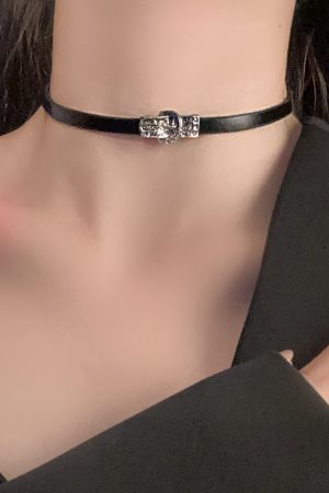 2025 High-End Collarbone Chain Choker Necklace for Women - Light Luxury Niche Sweet Cool Design
