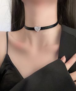 2025 High-End Collarbone Chain Choker Necklace for Women - Light Luxury Niche Sweet Cool Design