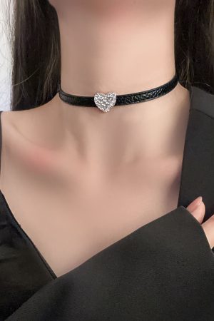 2025 High-End Collarbone Chain Choker Necklace for Women - Light Luxury Niche Sweet Cool Design