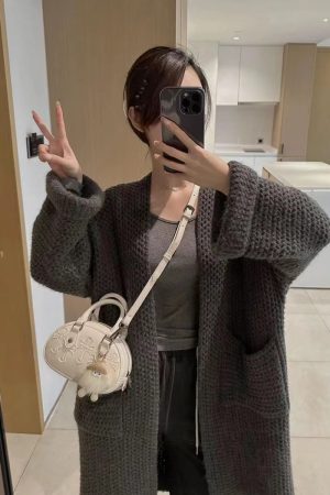 2025 New Style Embossed Cross Retro Bowling Bag for Women, Niche Design Shoulder Crossbody Small Handbag