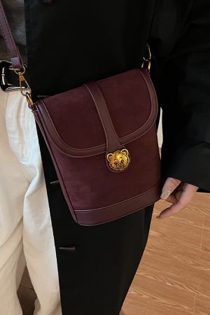 2025 Spring/Summer Ladies Retro Crossbody Bucket Bag - Korean Style Minimalist Artistic Commuter Small Bag