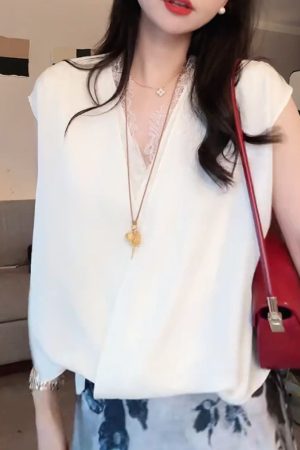 2025 Summer Solid Color V-Neck Lace Splicing Sleeveless T-Shirt for Girls - Trendy Age-Reducing Fashion Top