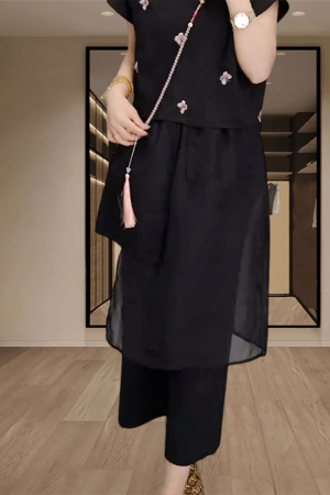 2025 Summer Women's Casual Straight Skirt Pants - Sweet Cool Style, Unique Niche, Petite Fit for Commuting Fashion.