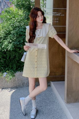 2025 Summer Women's Vintage Lace Patchwork Hollowed-Out Dress - Unique French Style for a Sweet Wind Look