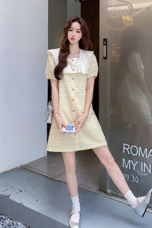 2025 Summer Women's Vintage Lace Patchwork Hollowed-Out Dress - Unique French Style for a Sweet Wind Look