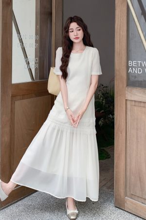 2025 Summer Women's White Patchwork Dress - High-End, Unique, Slimming Long Dress Inspired by French Design