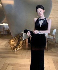 2025 Women's Evening Gown - High-End Long Golden Velvet Halter Dress for Banquets & Annual Meetings, Elegant & Sexy Style