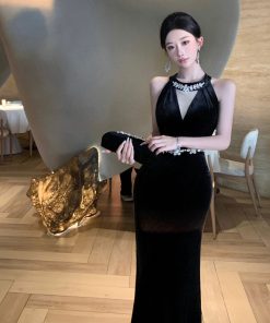 2025 Women's Evening Gown - High-End Long Golden Velvet Halter Dress for Banquets & Annual Meetings, Elegant & Sexy Style