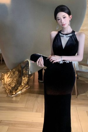 2025 Women's Evening Gown - High-End Long Golden Velvet Halter Dress for Banquets & Annual Meetings, Elegant & Sexy Style