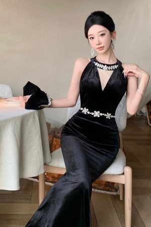 2025 Women's Evening Gown - High-End Long Golden Velvet Halter Dress for Banquets & Annual Meetings, Elegant & Sexy Style