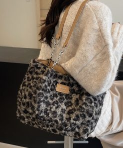 2025 Women's Leopard Print Tote Bag - Large Capacity Plush Lamb Wool Shoulder Bag for Spring and Summer Commuting