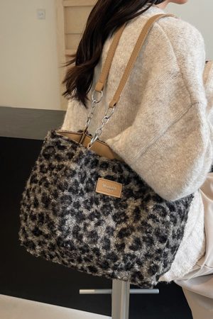 2025 Women's Leopard Print Tote Bag - Large Capacity Plush Lamb Wool Shoulder Bag for Spring and Summer Commuting