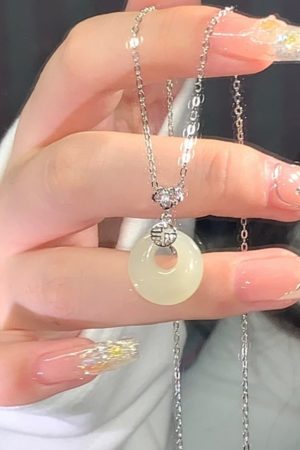 2025 Women's Lightweight Luxury Aesthetic Peace Buckle Necklace, High-End Chalcedony Pendant Clavicle Chain, Trendy Niche Design