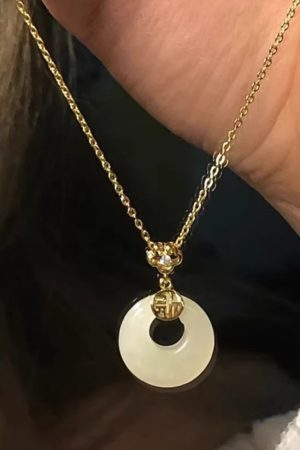 2025 Women's Lightweight Luxury Aesthetic Peace Buckle Necklace, High-End Chalcedony Pendant Clavicle Chain, Trendy Niche Design