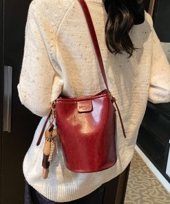 2025 Women's Retro Bucket Bag - Casual Crossbody Shoulder Style for Spring and Summer - Trendy Versatile Fashion Accessory