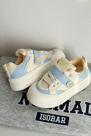 2025 Women's Thick-Soled Retro Casual Bread Shoes, Niche Versatile White Sneakers for Trendy Y2K Style