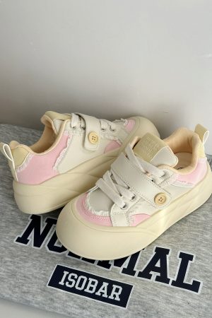 2025 Women's Thick-Soled Retro Casual Bread Shoes, Niche Versatile White Sneakers for Trendy Y2K Style