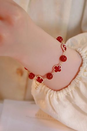 2025 Year of the Dragon Red Agate Four-Leaf Clover Bracelet for Girls - Light Luxury Friendship Jewelry