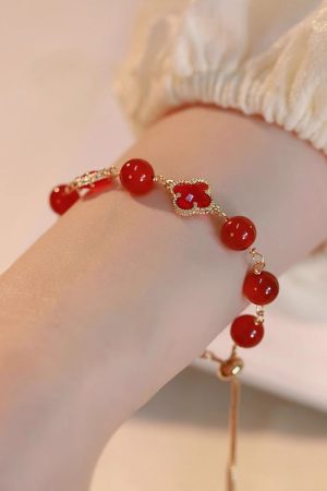 2025 Year of the Dragon Red Agate Four-Leaf Clover Bracelet for Girls - Light Luxury Friendship Jewelry