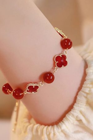 2025 Year of the Dragon Red Agate Four-Leaf Clover Bracelet for Girls - Light Luxury Friendship Jewelry