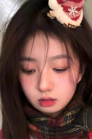 3D Christmas Snowflake Hair Clip - Cute Plush Bangs Accessory for Festive Style