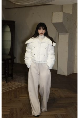 90s Style White Duck Down Jacket for Women - Thick Warm Short Coat with Overturned Collar for Winter Fashion