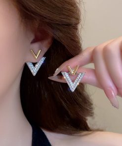 925 Silver Diamond Inlaid Letter V Earrings - Exquisite Minimalist Style, Fashionable Light Luxury Accessories