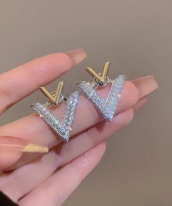 925 Silver Diamond Inlaid Letter V Earrings - Exquisite Minimalist Style, Fashionable Light Luxury Accessories