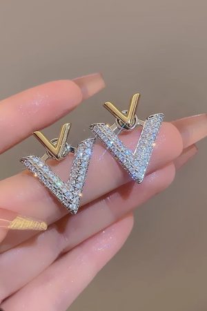 925 Silver Diamond Inlaid Letter V Earrings - Exquisite Minimalist Style, Fashionable Light Luxury Accessories