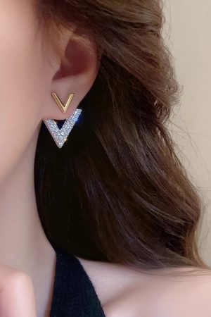925 Silver Diamond Inlaid Letter V Earrings - Exquisite Minimalist Style, Fashionable Light Luxury Accessories