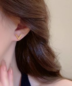 925 Silver Diamond Inlaid Letter V Earrings - Exquisite Minimalist Style, Fashionable Light Luxury Accessories