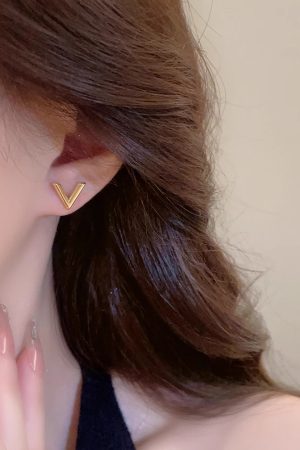925 Silver Diamond Inlaid Letter V Earrings - Exquisite Minimalist Style, Fashionable Light Luxury Accessories