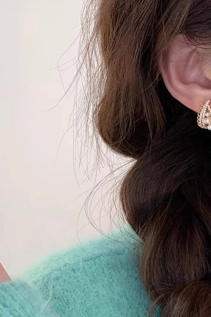 925 Silver Lace Pearl Stud Earrings - Minimalist Light Luxury Fashion Ear Accessories for Versatile Everyday Wear