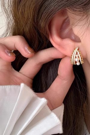 925 Silver Lace Pearl Stud Earrings - Minimalist Light Luxury Fashion Ear Accessories for Versatile Everyday Wear