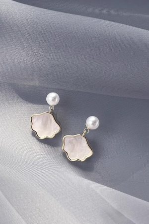 925 Silver Needle Cloud Pearl Earrings - Exquisite Minimalist Design, High-End Light Luxury Statement Jewelry