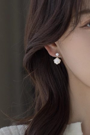 925 Silver Needle Cloud Pearl Earrings - Exquisite Minimalist Design, High-End Light Luxury Statement Jewelry