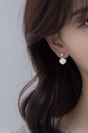 925 Silver Needle Cloud Pearl Earrings - Exquisite Minimalist Design, High-End Light Luxury Statement Jewelry