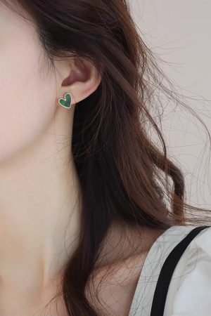 925 Silver Retro Green Heart Stud Earrings - High-End Niche Design, Trendy 2025 Jewelry for Unique Style