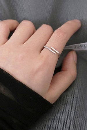 Adjustable Open Cross Ring for Women, Stylish Japanese Light Luxury Geometric Design with Single Diamond Accent
